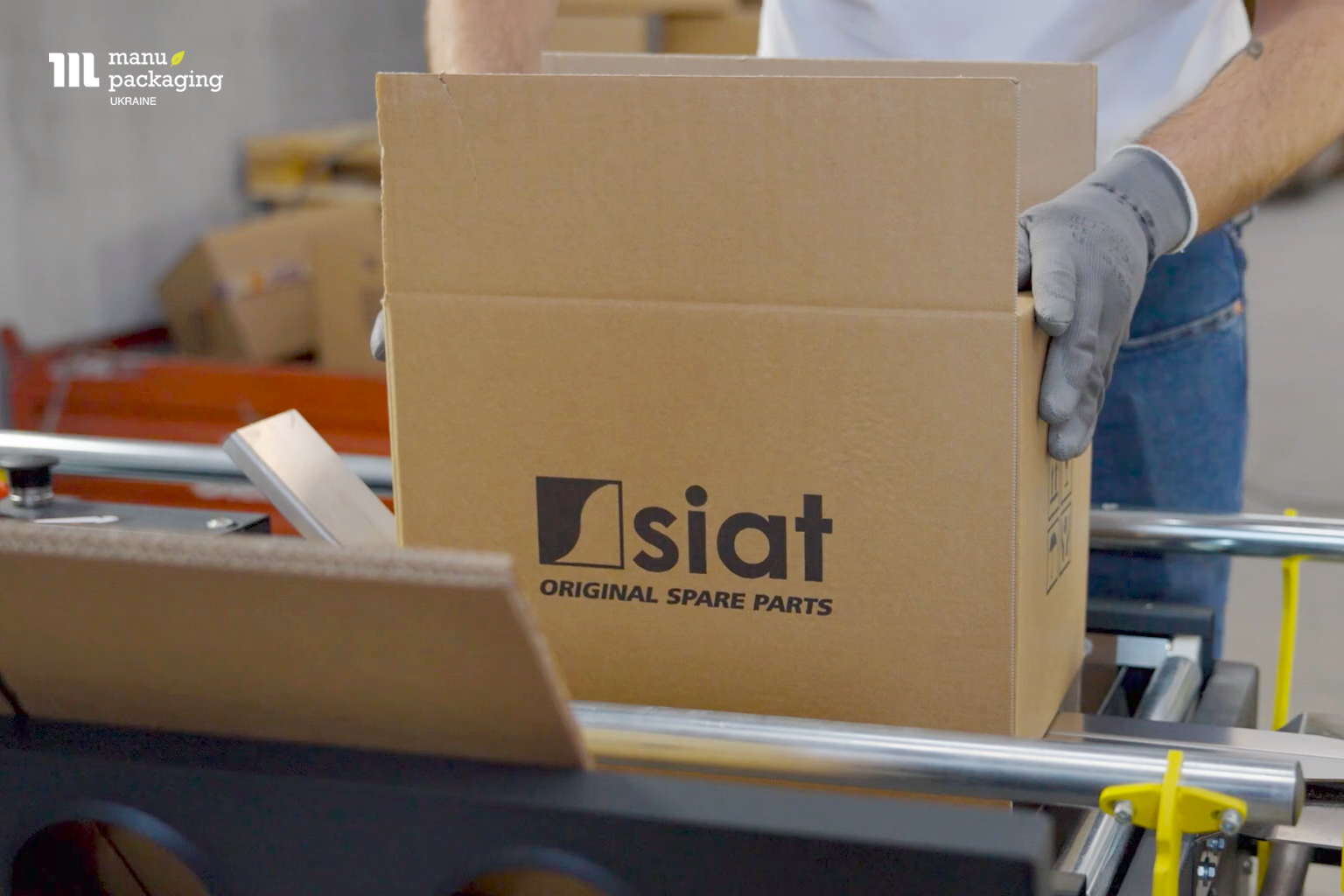 Упаковочный скотч в логистике: его преимущества и значение